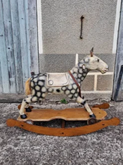 Jouet cheval en bois