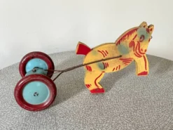 Jouet à tirer ancien, attelage cheval et grelot, Jouet musical