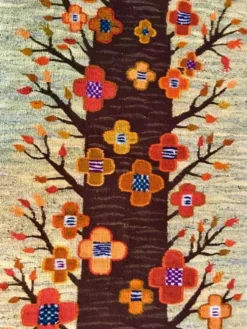 Kilim polonais ou tapis mural avec motif d'arbre et de fleurs de Cepelia, années 1960.