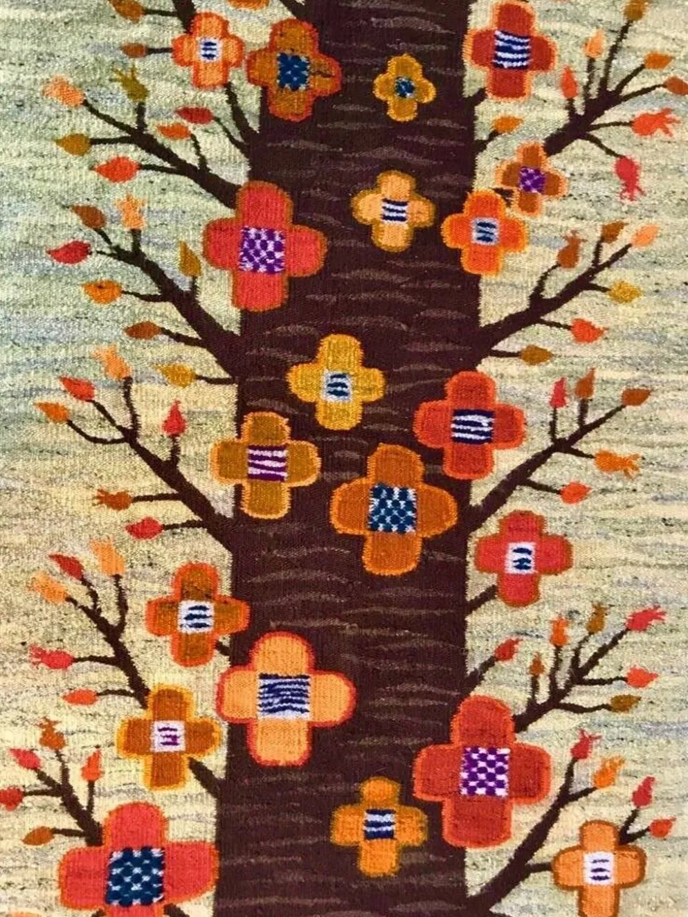 Kilim polonais ou tapis mural avec motif d'arbre et de fleurs de Cepelia, années 1960.