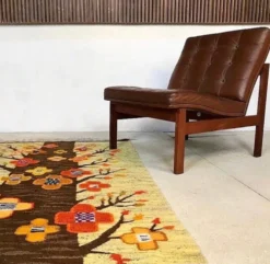 Kilim polonais ou tapis mural avec motif d'arbre et de fleurs de Cepelia, années 1960.