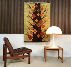 Kilim polonais ou tapis mural avec motif d'arbre et de fleurs de Cepelia, années 1960.
