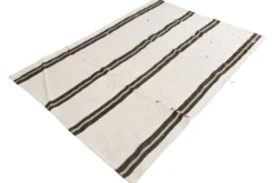 Kilim Vintage Turc Rayé, Noir et Écru, Tissé Main, Style Moderne, 144x202Cm