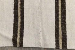 Kilim Vintage Turc Rayé, Noir et Écru, Tissé Main, Style Moderne, 144x202Cm