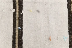 Kilim Vintage Turc Rayé, Noir et Écru, Tissé Main, Style Moderne, 144x202Cm