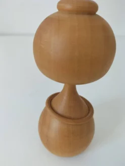 Kokeshi japonaise vintage Ōkura – anneau mobile