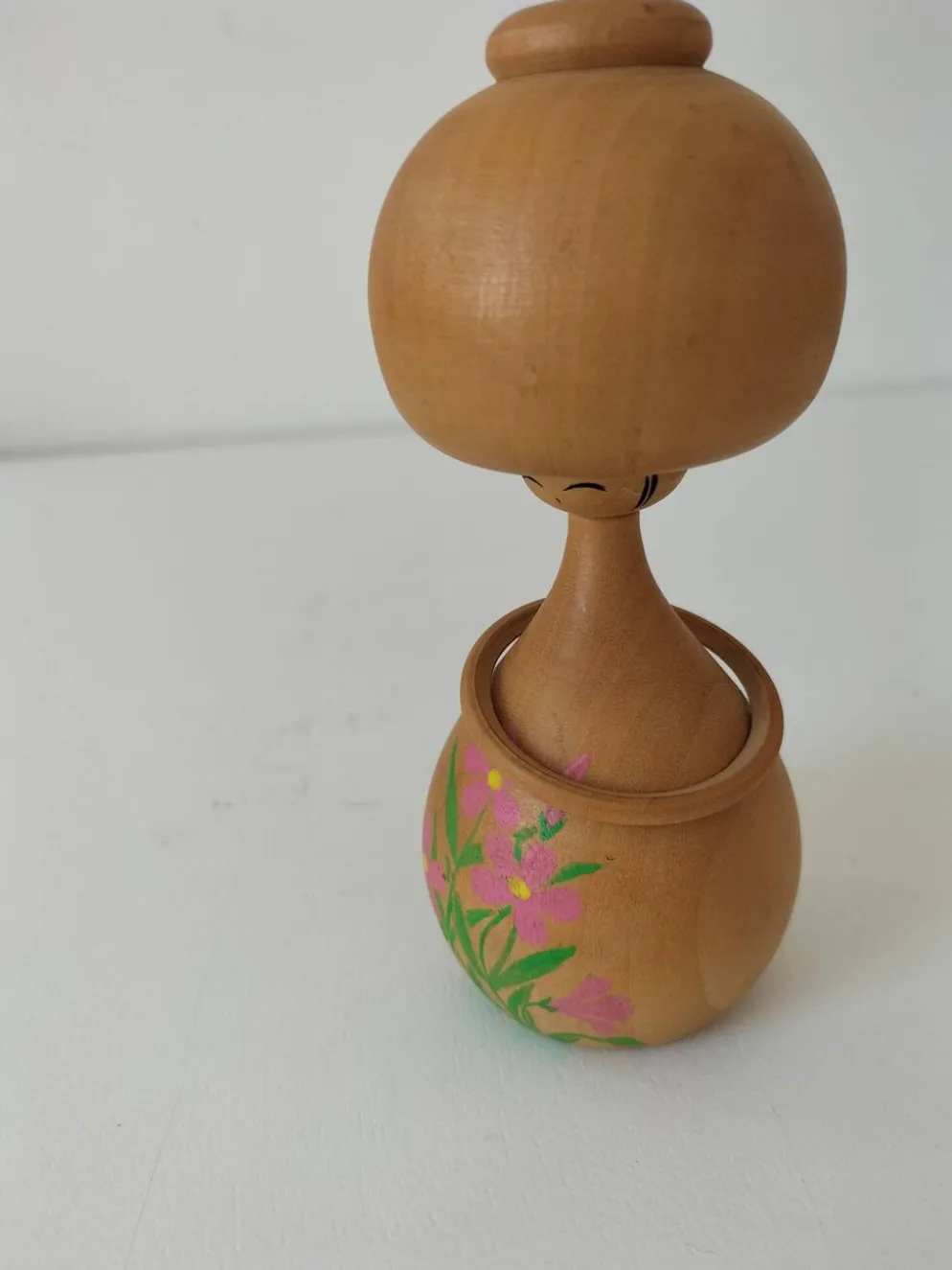 Kokeshi japonaise vintage Ōkura – anneau mobile