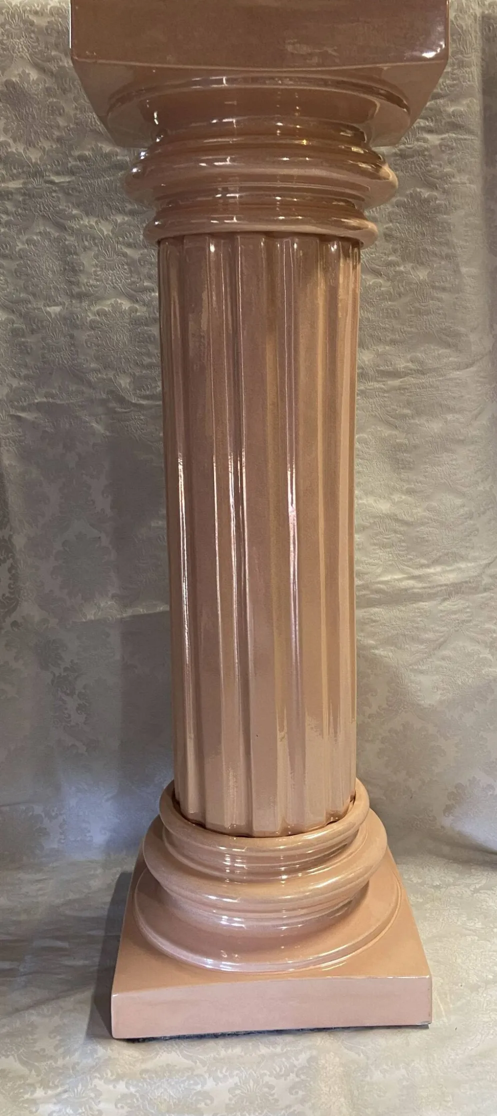 Élégante Colonne Piédestal en Métal Stuqué Laqué au Chapiteau Dorique