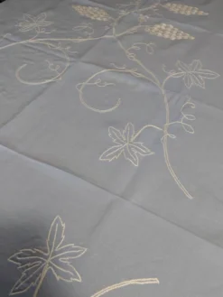 Linge de table nappe dix huit serviettes dix-huit dessous de veres