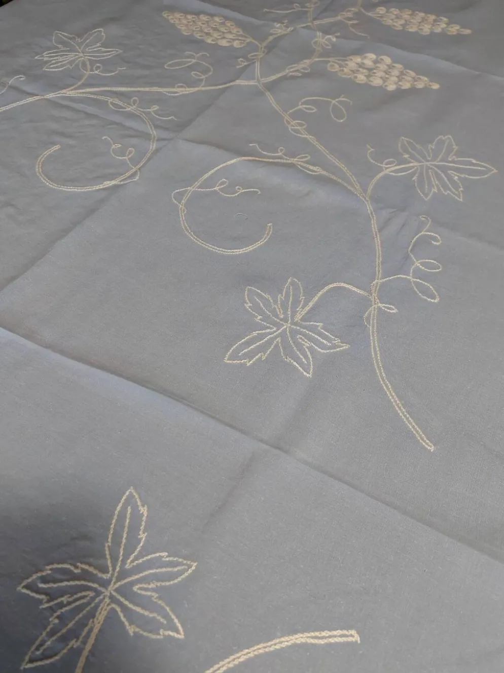Linge de table nappe dix huit serviettes dix-huit dessous de veres