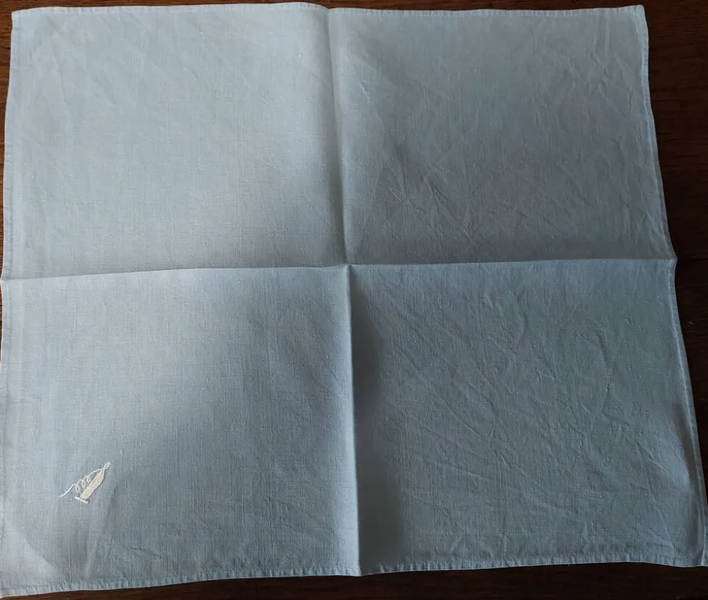 Linge de table nappe dix huit serviettes dix-huit dessous de veres