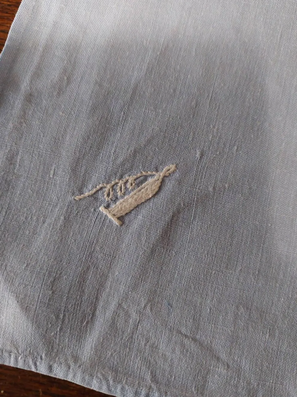 Linge de table nappe dix huit serviettes dix-huit dessous de veres