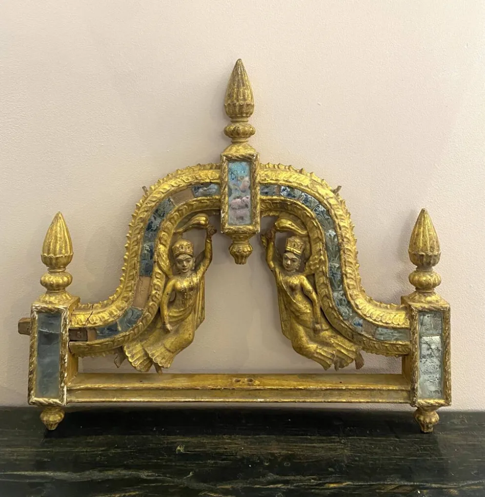 Élément architectural provenant d’un temple indien en bois doré