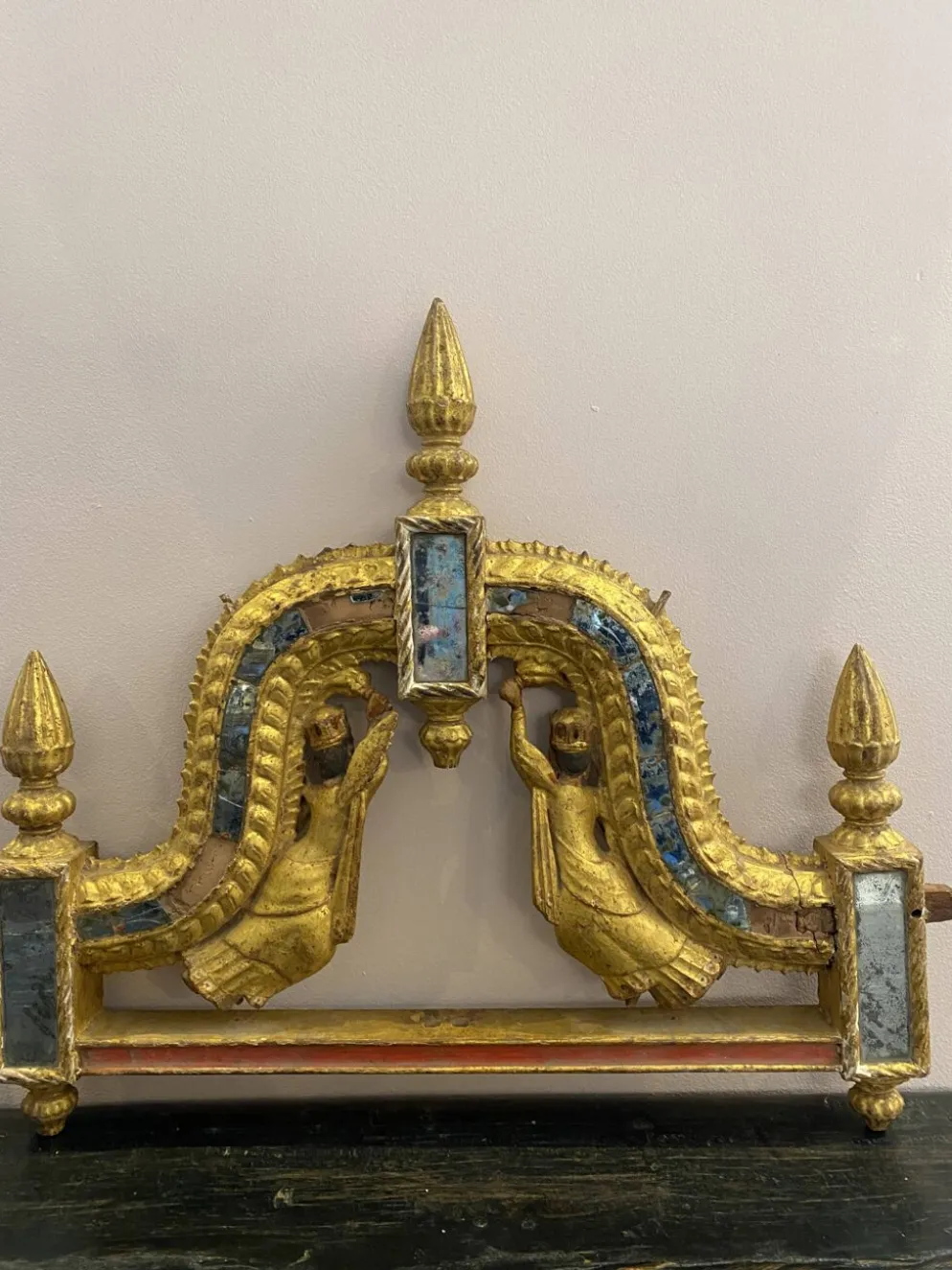 Élément architectural provenant d’un temple indien en bois doré