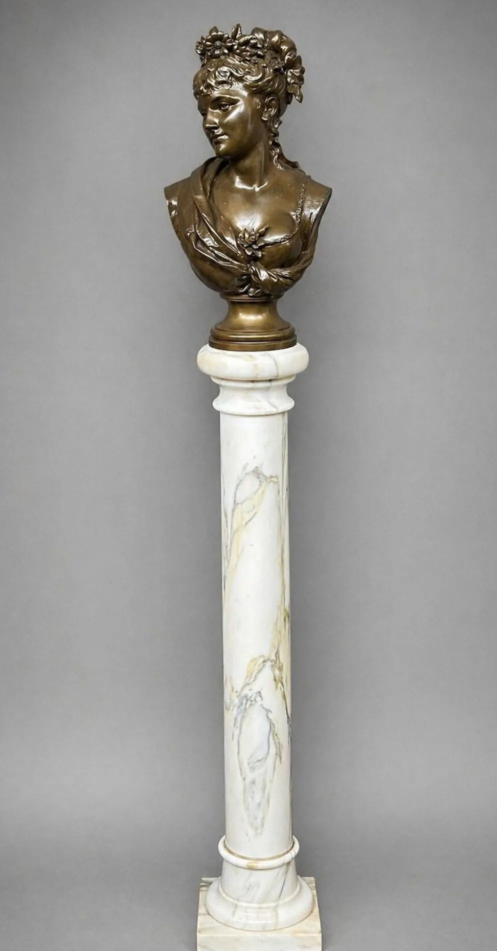 Léopold Harzé (1831–1893). Buste en bronze d'une jeune femme sur base en marbre. Belgique. Daté 1878.