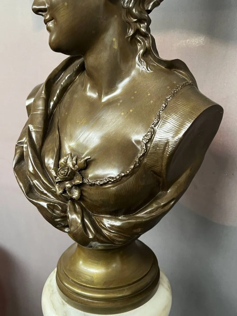 Léopold Harzé (1831–1893). Buste en bronze d'une jeune femme sur base en marbre. Belgique. Daté 1878.