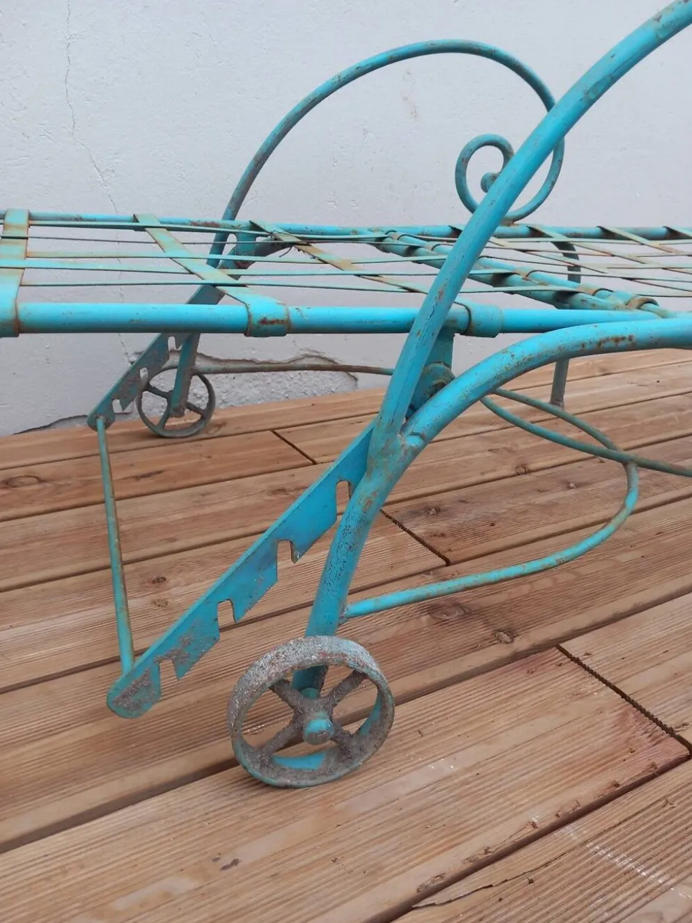 Lot 2 chaises longues anciennes fer forgé et ses 2 guéridons