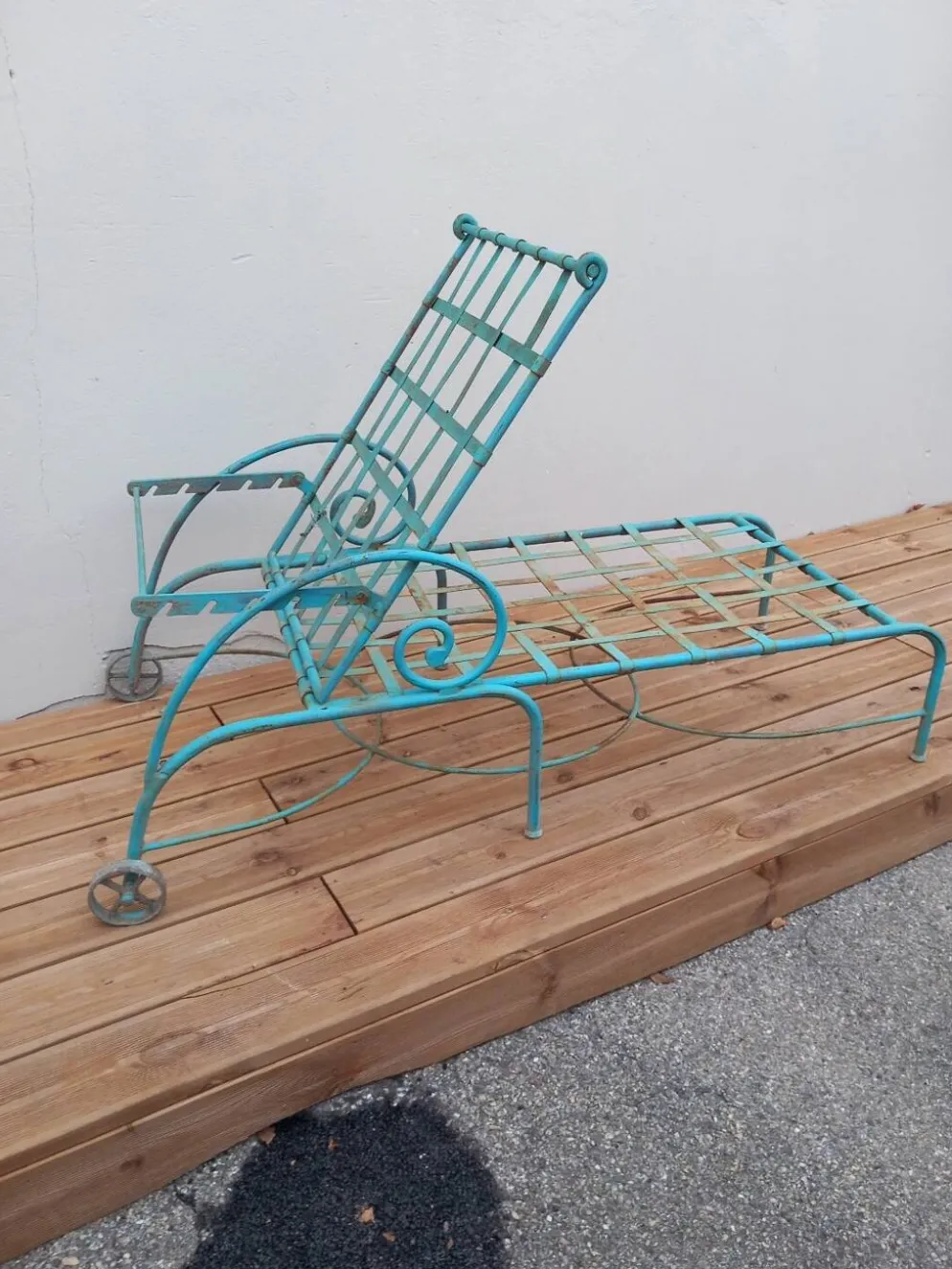 Lot 2 chaises longues anciennes fer forgé et ses 2 guéridons