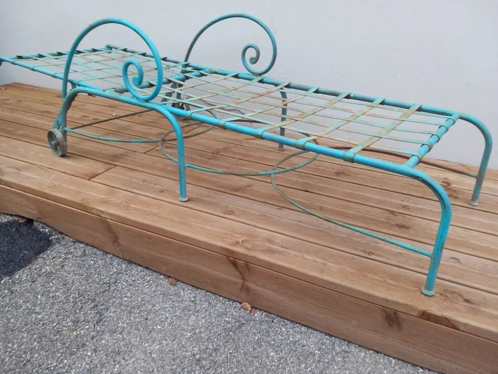 Lot 2 chaises longues anciennes fer forgé et ses 2 guéridons