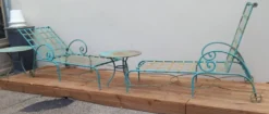 Lot 2 chaises longues anciennes fer forgé et ses 2 guéridons
