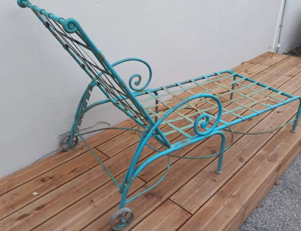 Lot 2 chaises longues anciennes fer forgé et ses 2 guéridons