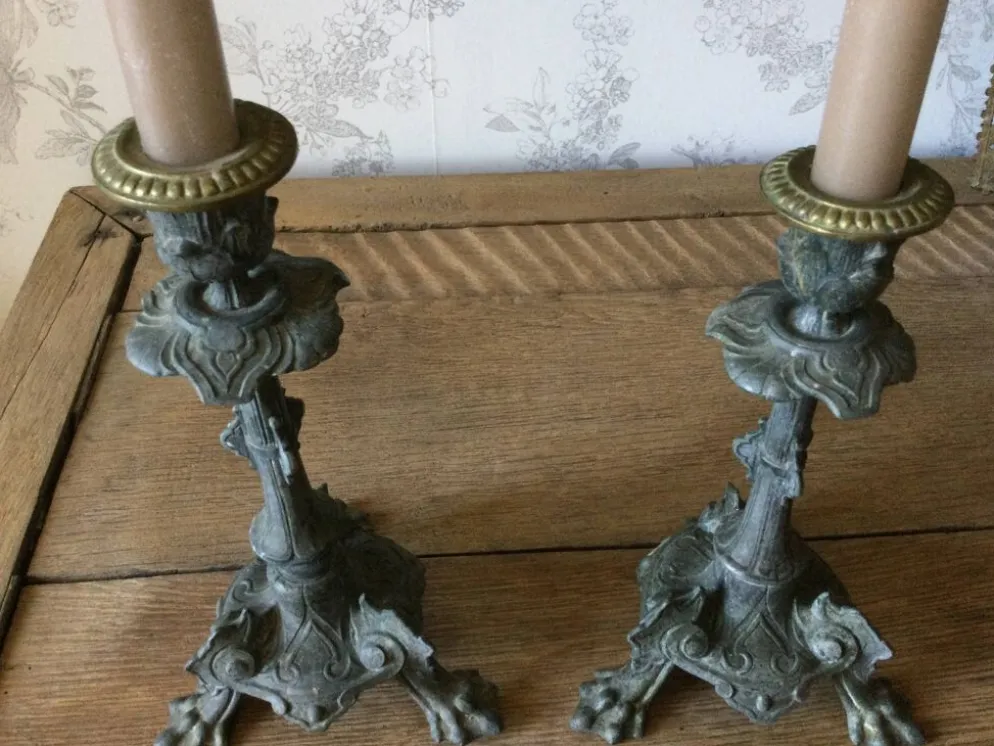 Lot de 2 bougeoirs anciens en régule