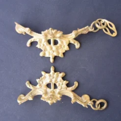 Lot de 2 bronzes d’ameublement, galbes