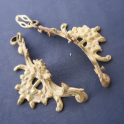 Lot de 2 bronzes d’ameublement, galbes