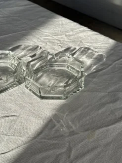 Lot de 2 cendriers octogonaux vintage en verre moulé D11 H3,5