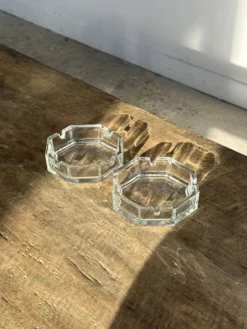 Lot de 2 cendriers octogonaux vintage en verre moulé D11 H3,5
