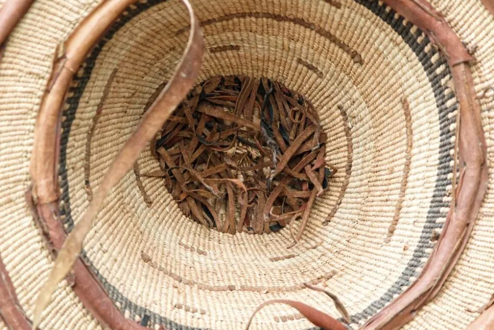 Lot de 3 chapeaux de paille et cuir, peuple Peul, Mali