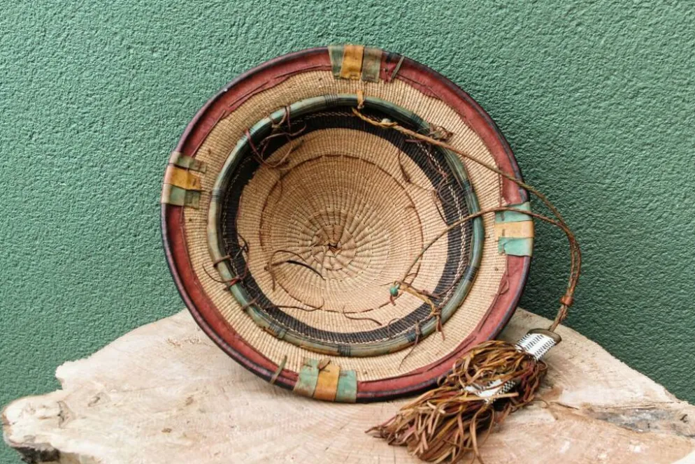 Lot de 3 chapeaux de paille et cuir, peuple Peul, Mali