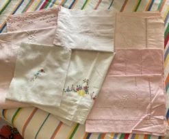 Lot de draps lit de bébé brodés