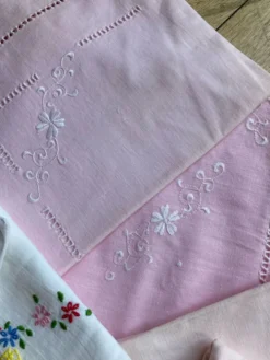 Lot de draps lit de bébé brodés
