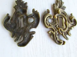 Lot de 7 entrées de serrure en bronze, pour meubles anciens