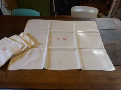 Lot de 4 grandes serviettes en lin monogramme brodé colori blanc