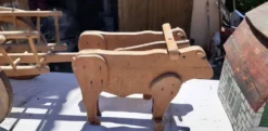 Lot de jouets anciens en bois de la ferme
