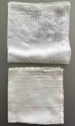 Lot de 2 mouchoirs ou serviettes thé Brodés anciens