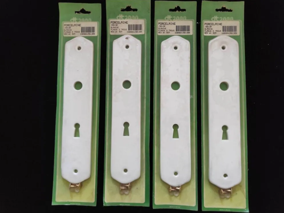 Lot de 4 plaques de propreté porcelaine