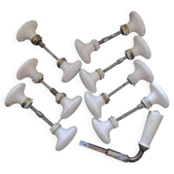 Lot de 14 poignées ovales + 1 béquille porcelaine