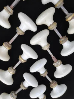 Lot de 18 poignées porcelaine (B-0049-1)