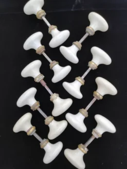 Lot de 18 poignées porcelaine (B-0049-1)