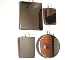 Lot de quatre miroirs de barbier rectangulaires et rond, années 50