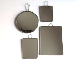 Lot de quatre miroirs de barbier rectangulaires et rond, années 50