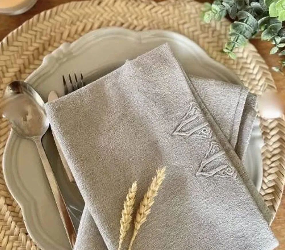 Lot de 4 serviettes anciennes grises monogrammes