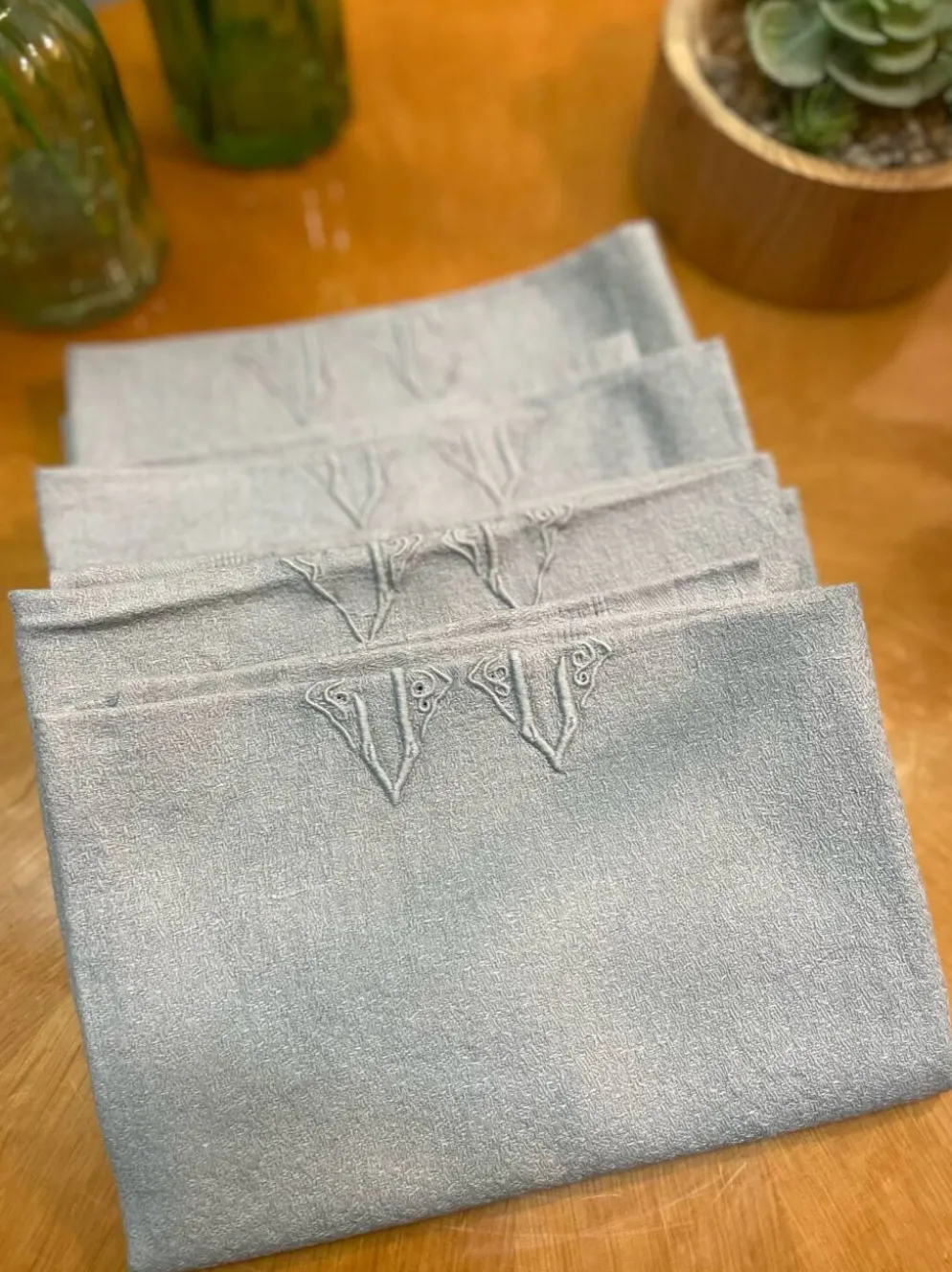 Lot de 4 serviettes anciennes grises monogrammes