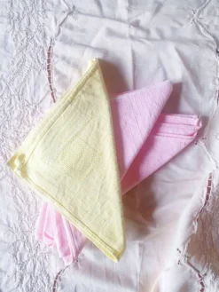 Lot de 5 serviettes anciennes teinte à la main