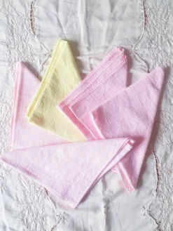 Lot de 5 serviettes anciennes teinte à la main