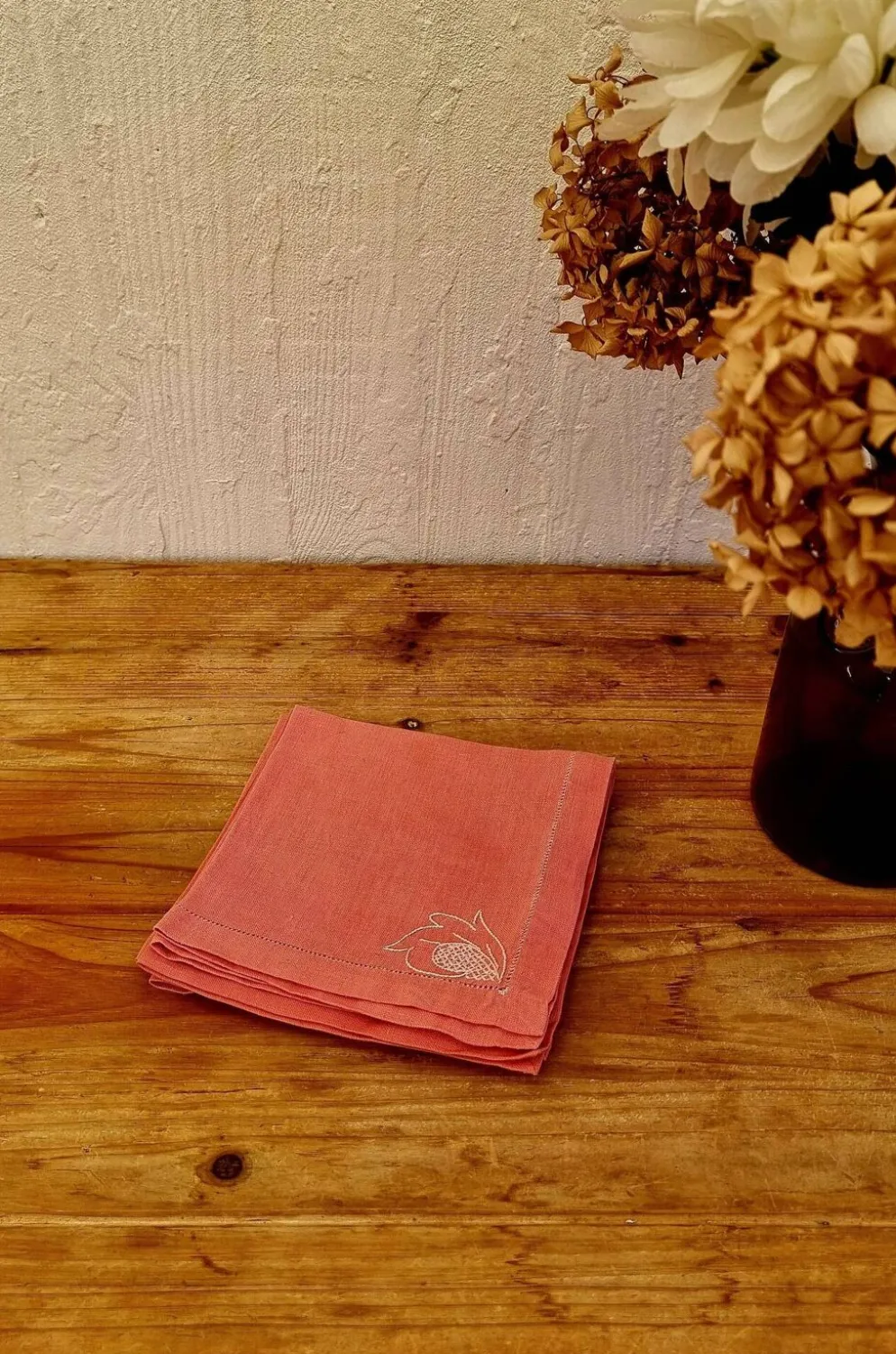 Lot de 4 serviettes de table roses brodées