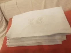 Lot de 9 serviettes en lin monogrammées vintage